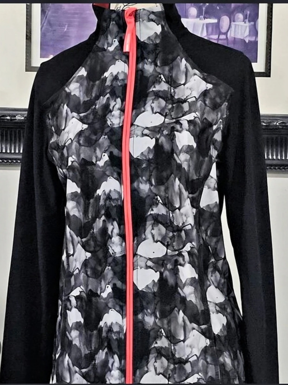 Mondetta Women's Abstract Athletic Jacket in Black & Gray